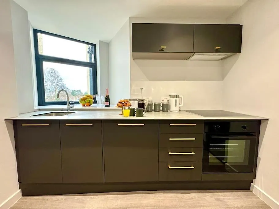 Chic 3Br Bournemouth Apt - Near Beach & Shops! United Kingdom