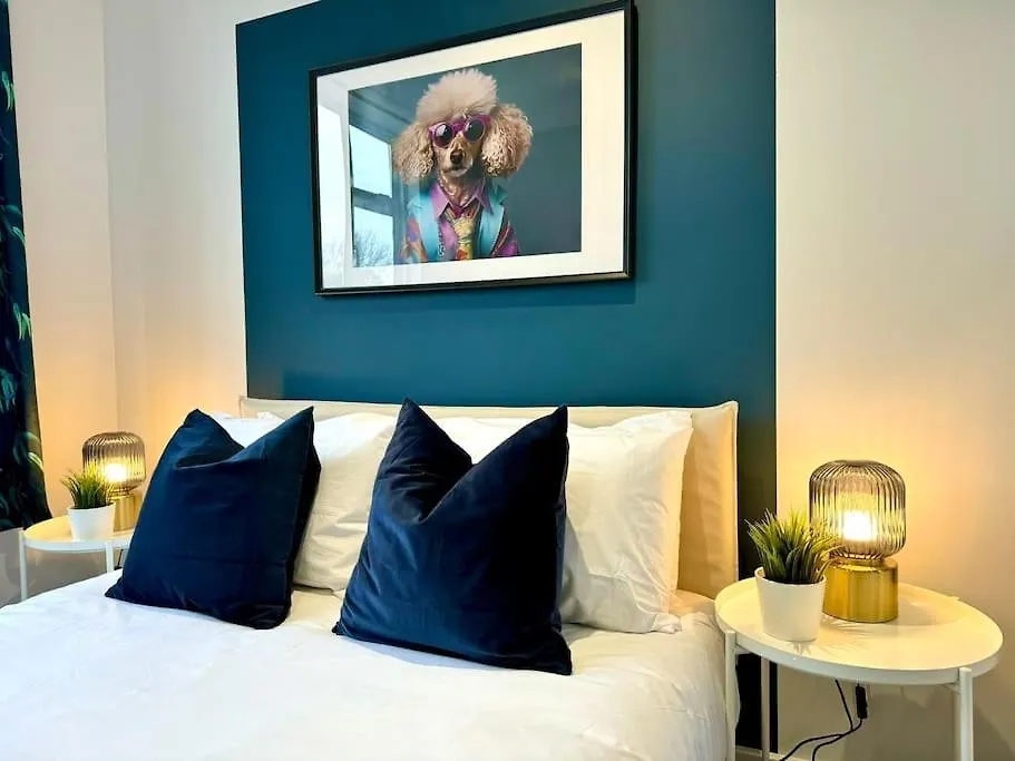 Chic 3Br Bournemouth Apt - Near Beach & Shops! 0*,