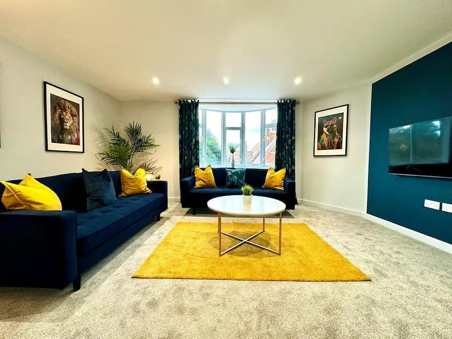 Chic 3Br Bournemouth Apt - Near Beach & Shops!