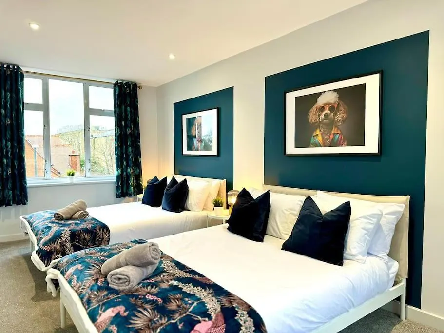 Apartment Chic 3Br Bournemouth Apt - Near Beach & Shops!