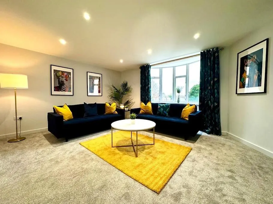 Chic 3Br Bournemouth Apt - Near Beach & Shops!