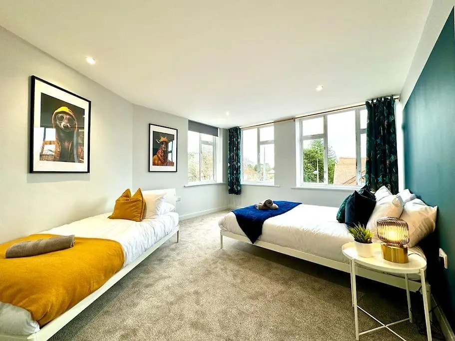 Apartment Chic 3Br Bournemouth Apt - Near Beach & Shops!