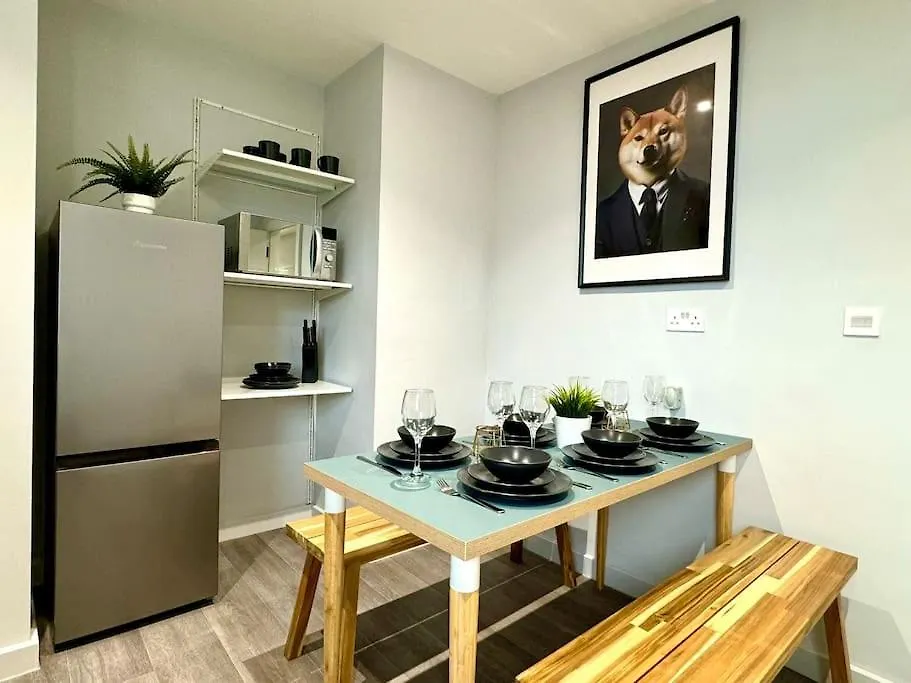 Apartment Chic 3Br Bournemouth Apt - Near Beach & Shops! United Kingdom