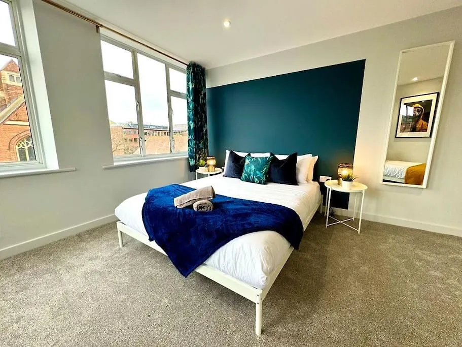 Chic 3Br Bournemouth Apt - Near Beach & Shops! 0*,